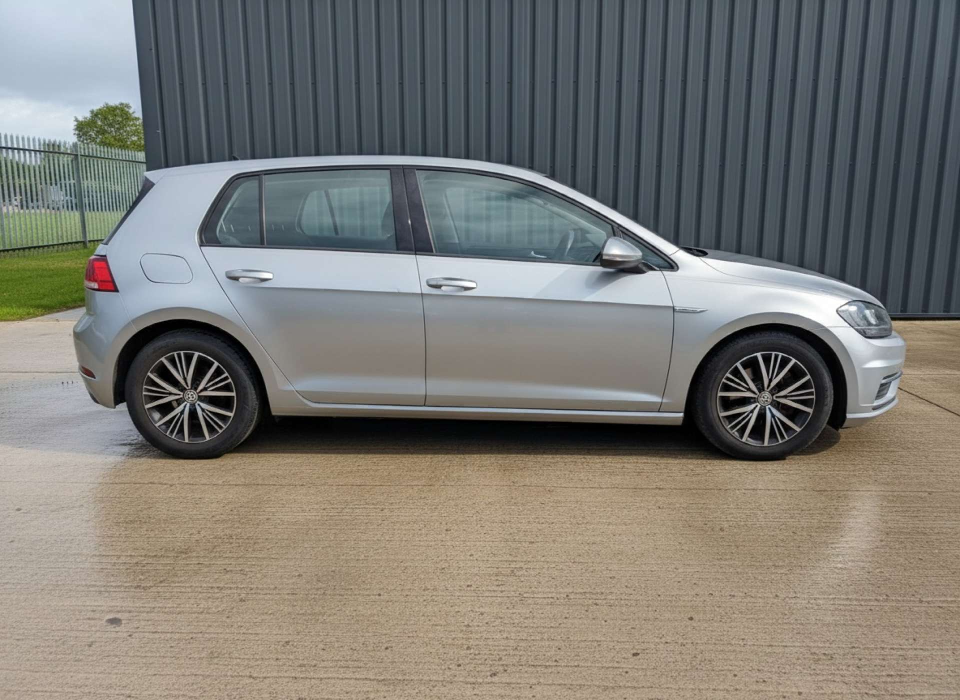 
								Volkswagen Golf 1.5 Golf SE Nav TSi Evo Semi-Auto 5dr full									