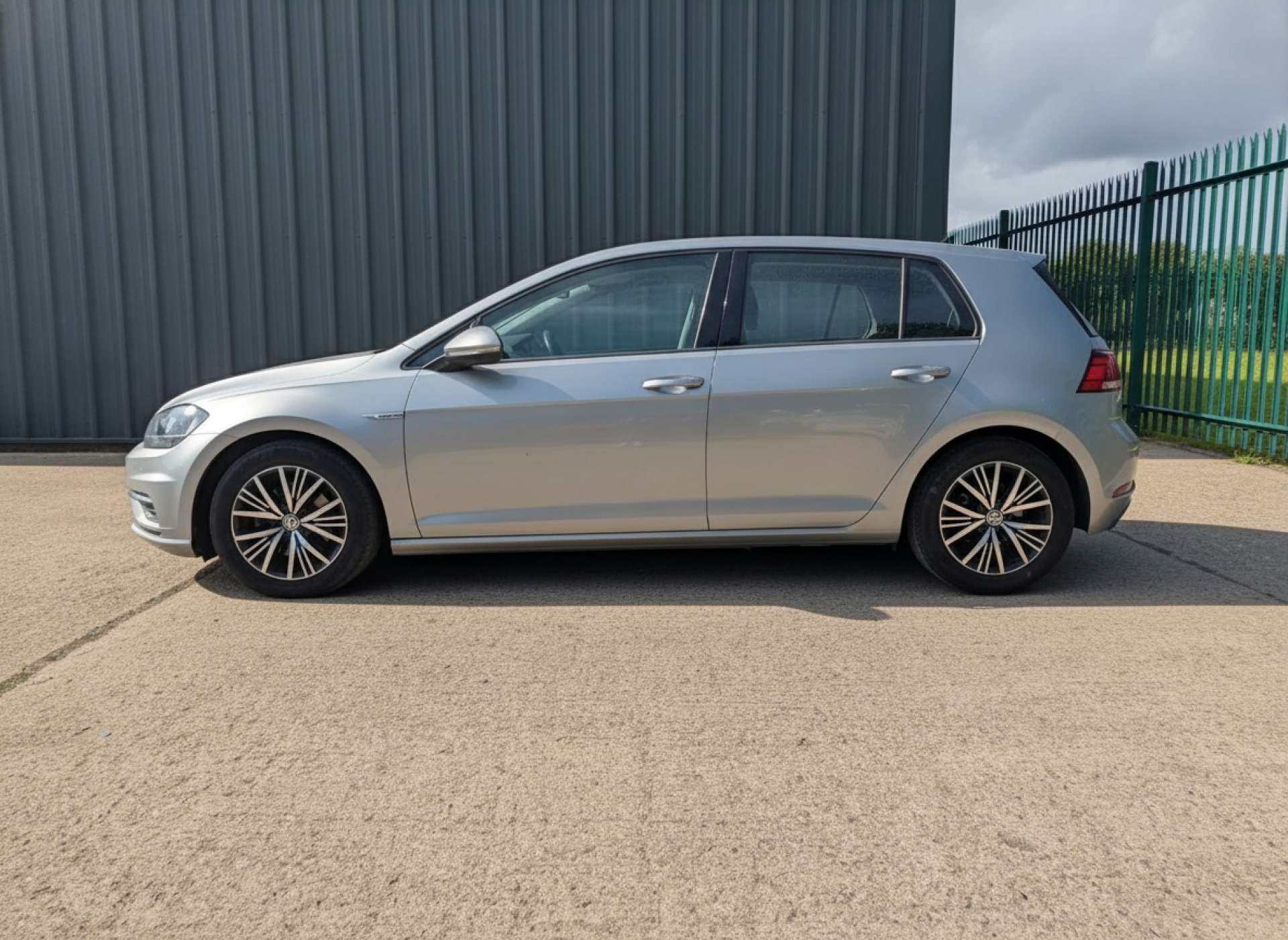 
								Volkswagen Golf 1.5 Golf SE Nav TSi Evo Semi-Auto 5dr full									
