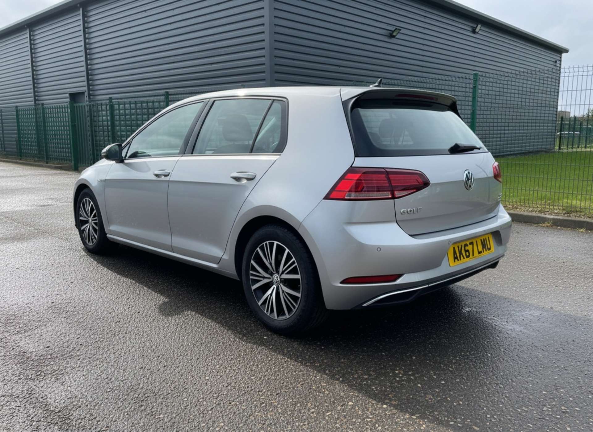 
								Volkswagen Golf 1.5 Golf SE Nav TSi Evo Semi-Auto 5dr full									