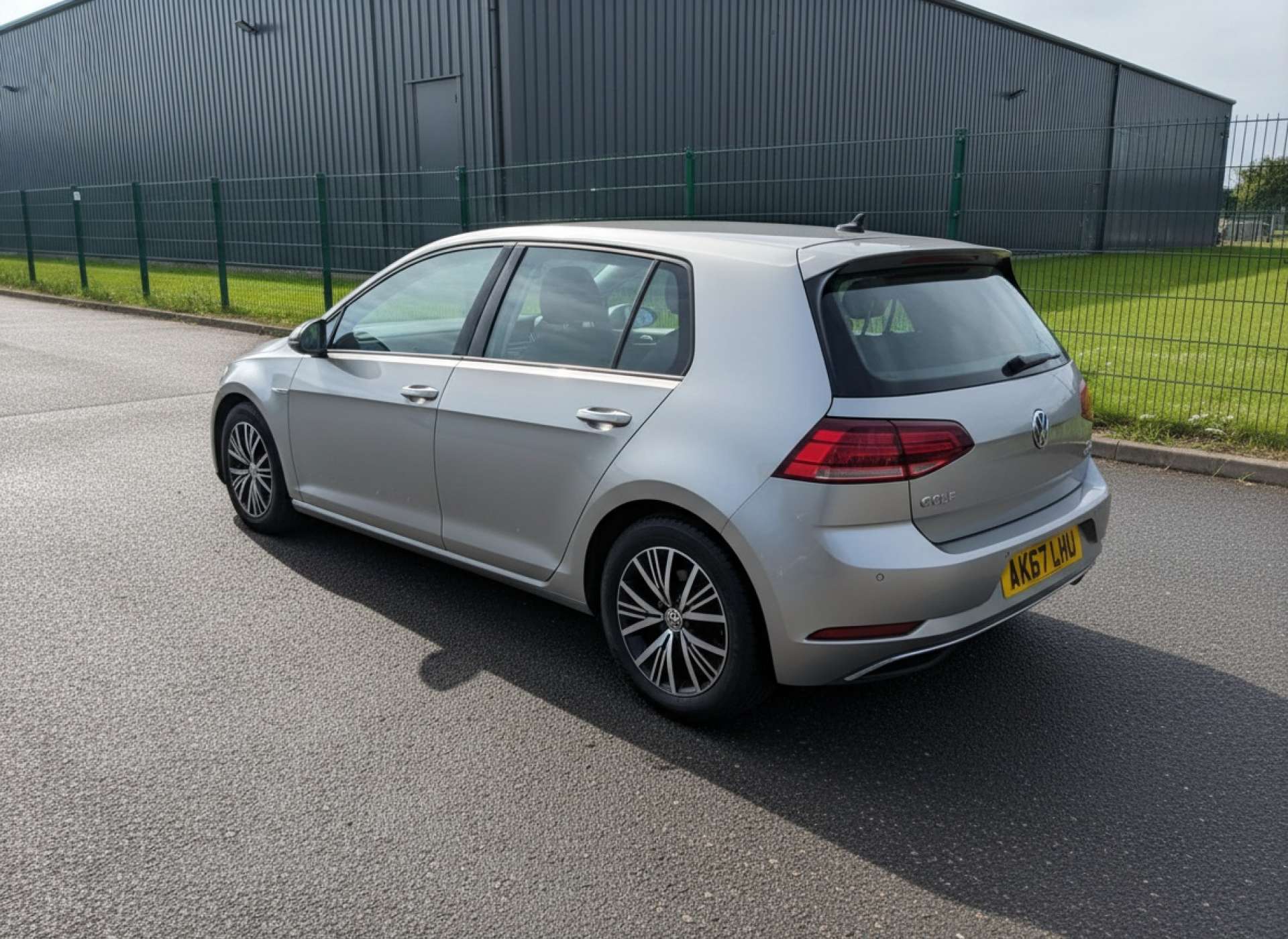 
								Volkswagen Golf 1.5 Golf SE Nav TSi Evo Semi-Auto 5dr full									