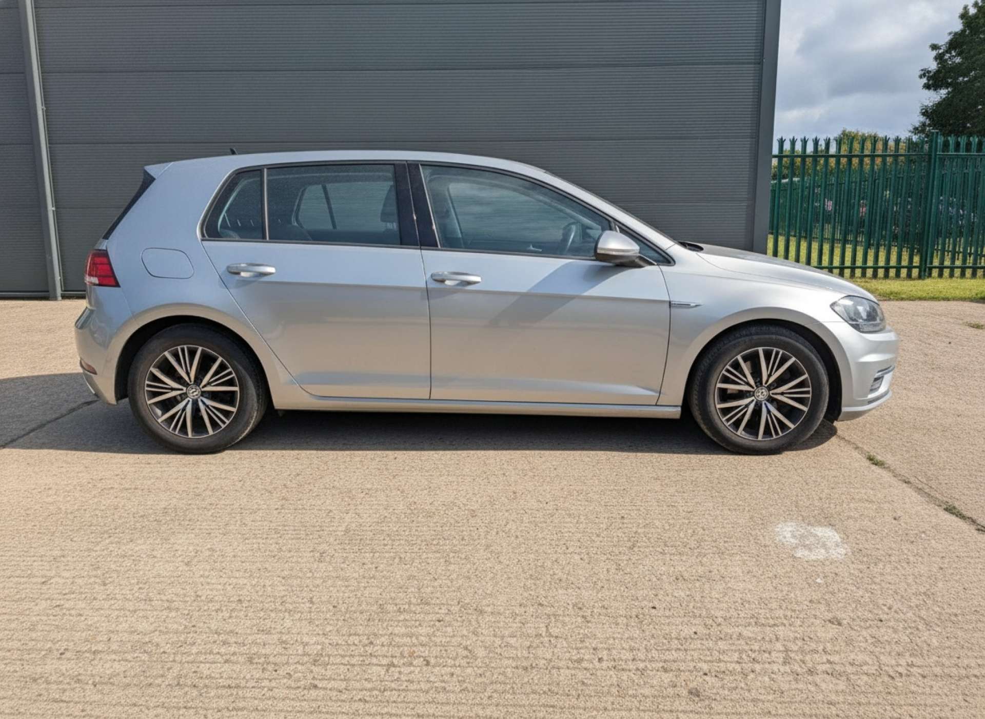 
								Volkswagen Golf 1.5 Golf SE Nav TSi Evo Semi-Auto 5dr full									