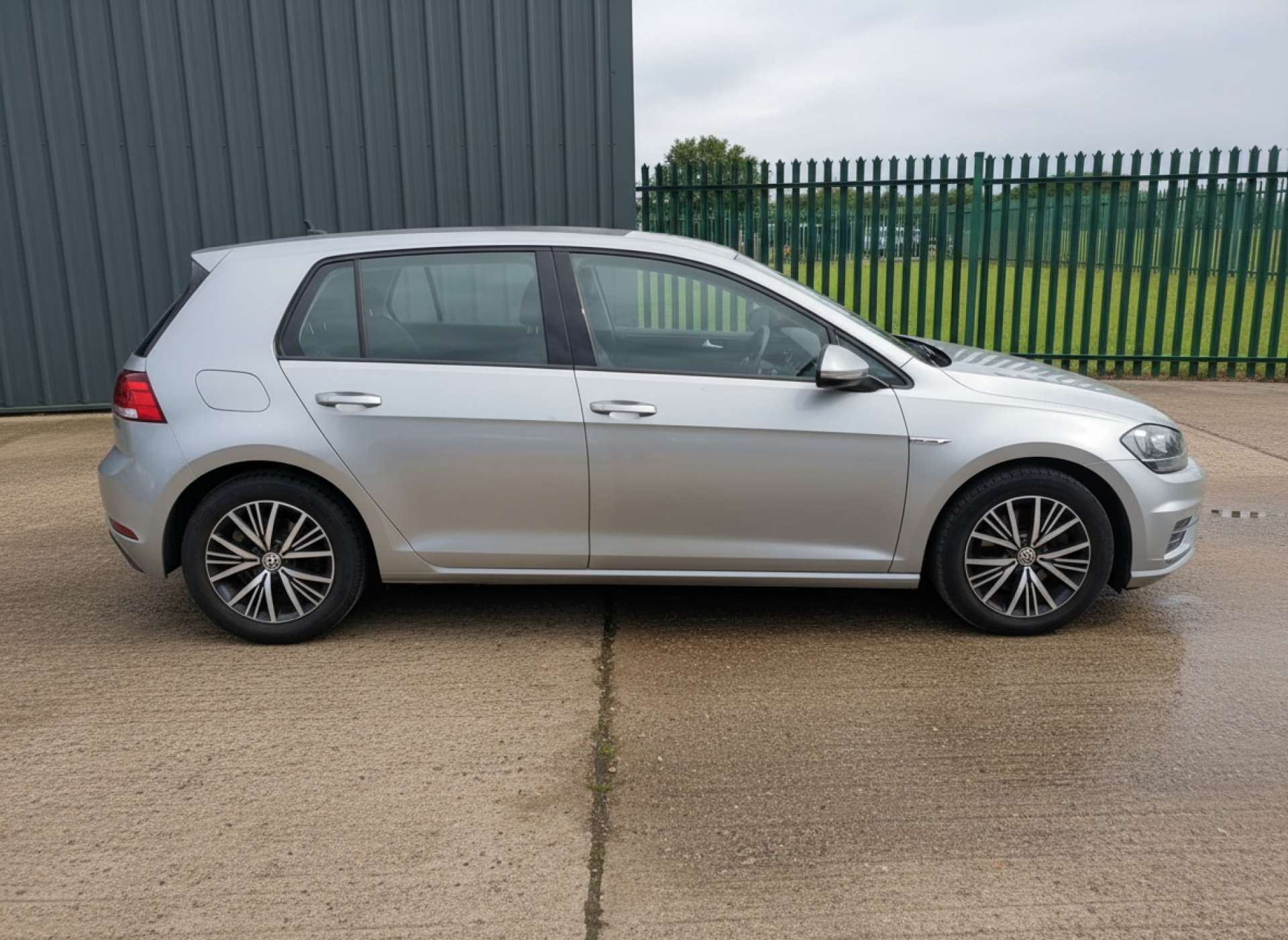 
								Volkswagen Golf 1.5 Golf SE Nav TSi Evo Semi-Auto 5dr full									