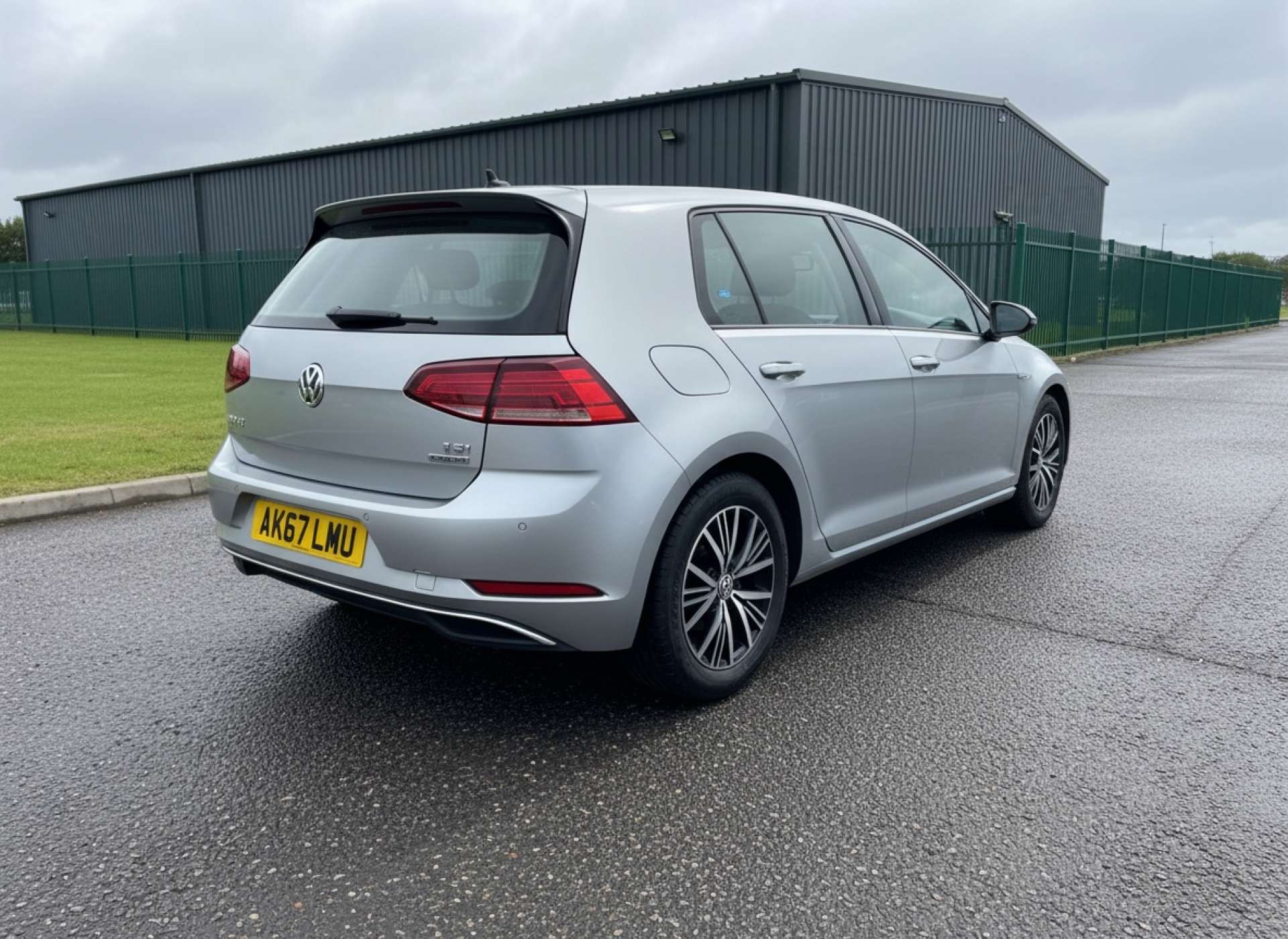 
								Volkswagen Golf 1.5 Golf SE Nav TSi Evo Semi-Auto 5dr full									