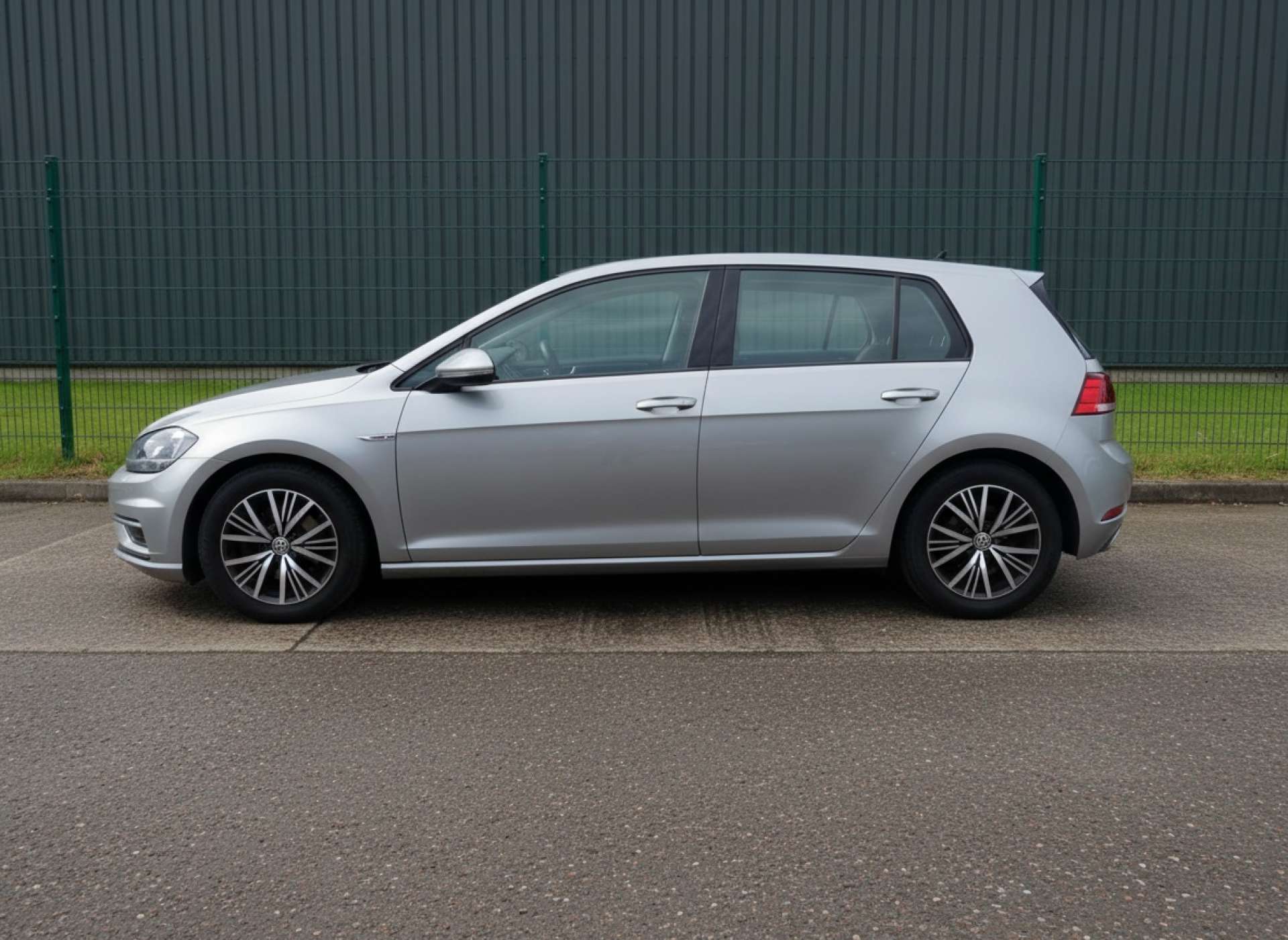 
								Volkswagen Golf 1.5 Golf SE Nav TSi Evo Semi-Auto 5dr full									