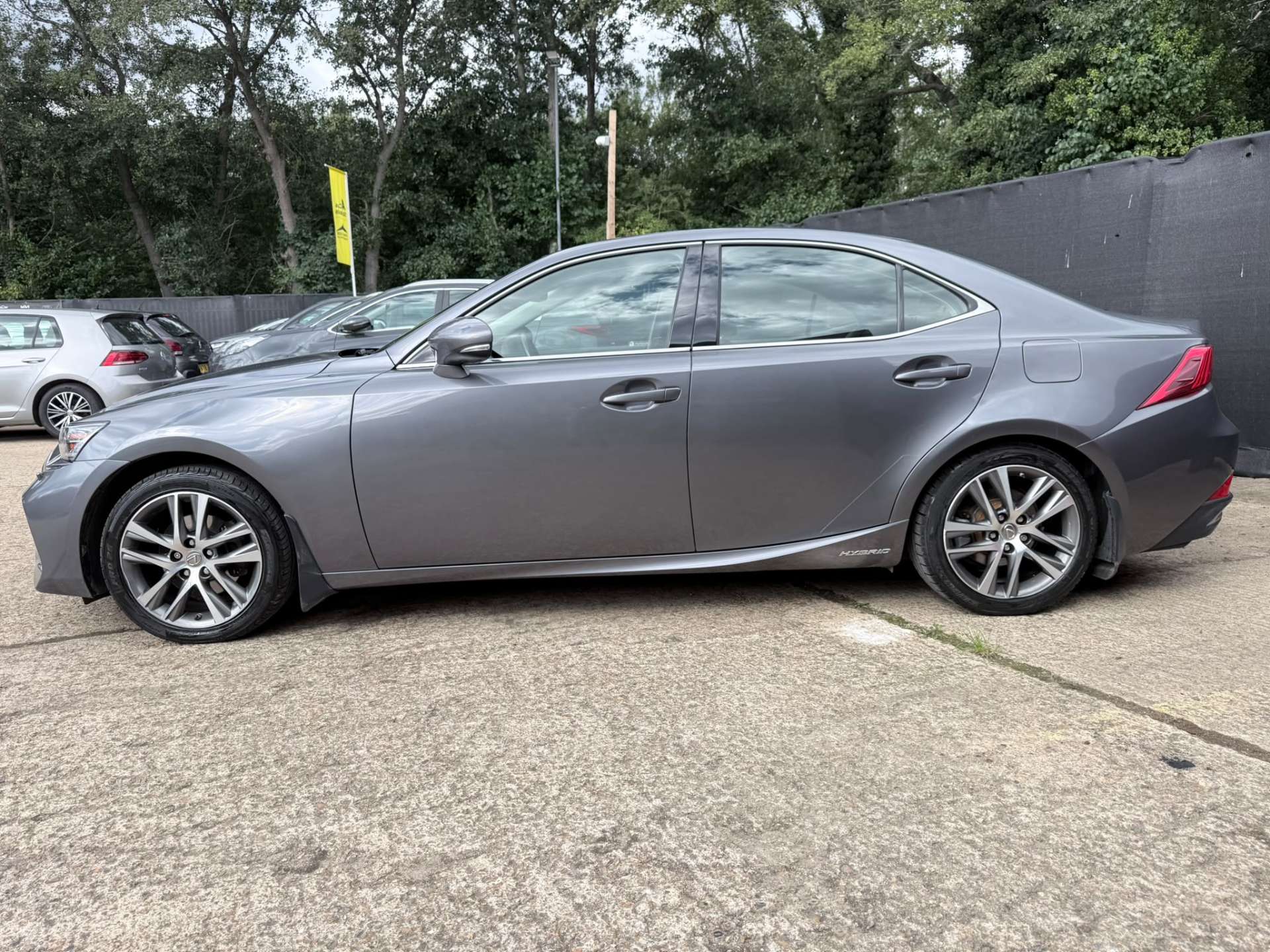 
								Lexus IS 2.5 IS 300h Executive Edition CVT 4dr full									