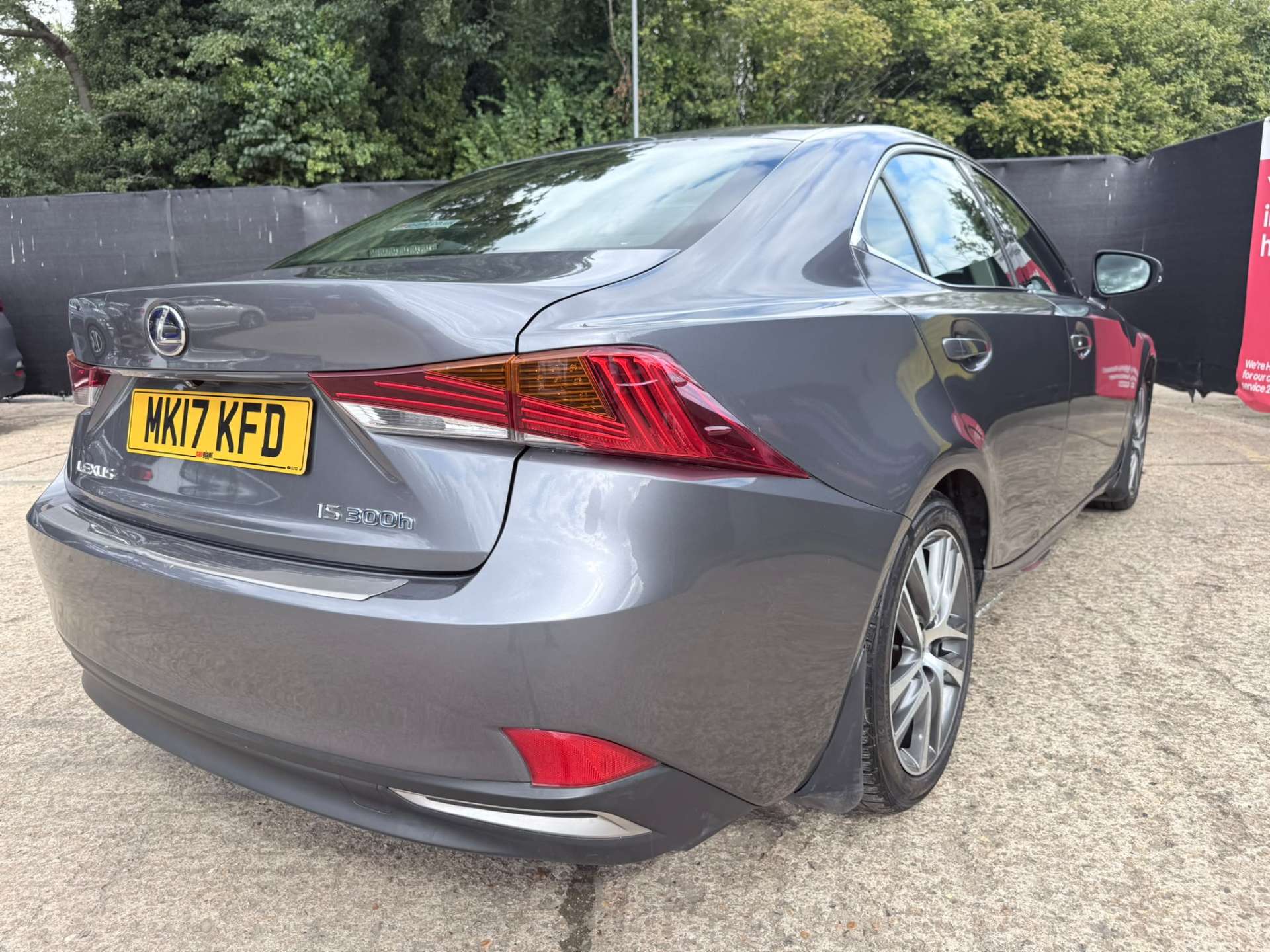 
								Lexus IS 2.5 IS 300h Executive Edition CVT 4dr full									