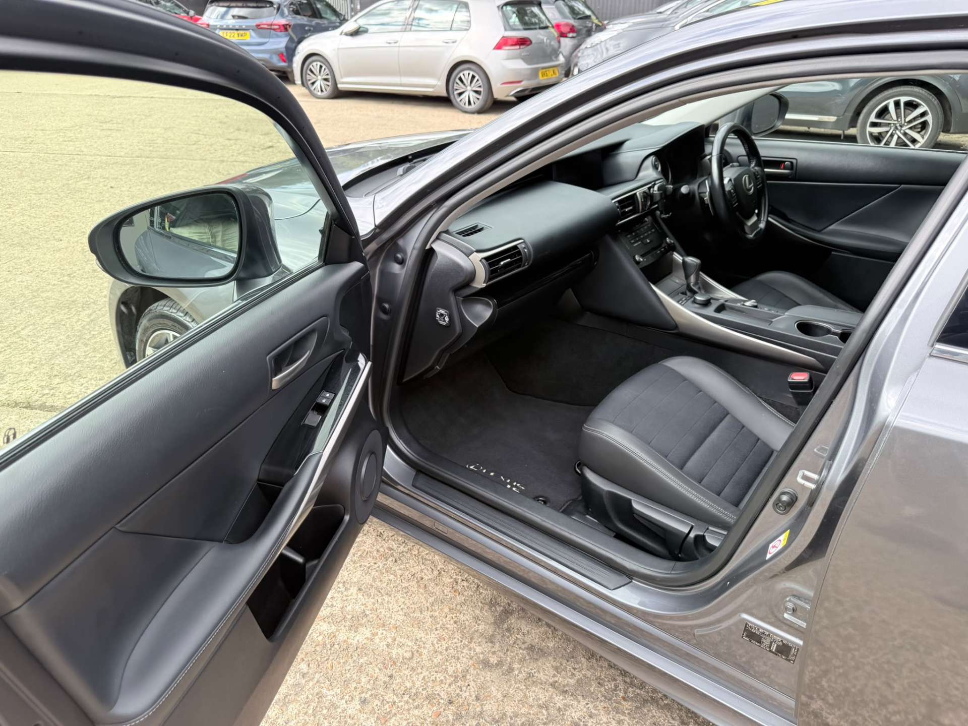
								Lexus IS 2.5 IS 300h Executive Edition CVT 4dr full									