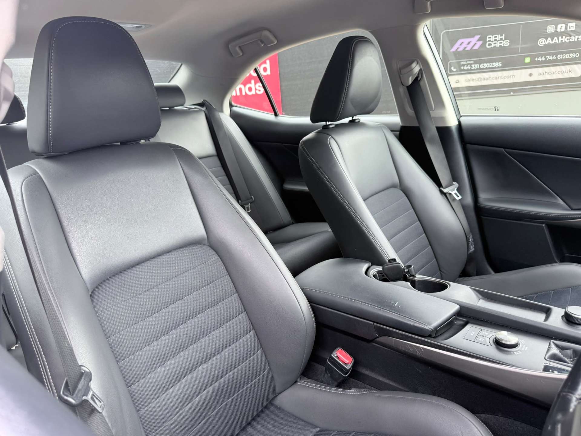 
								Lexus IS 2.5 IS 300h Executive Edition CVT 4dr full									