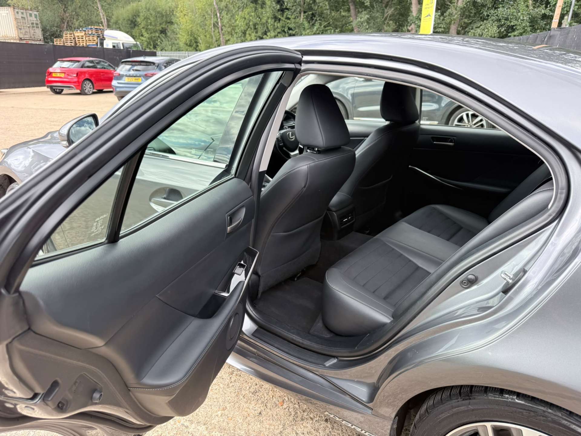 
								Lexus IS 2.5 IS 300h Executive Edition CVT 4dr full									