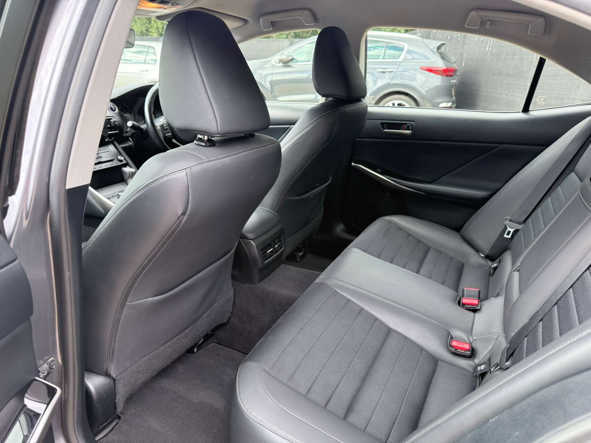 
								Lexus IS 2.5 IS 300h Executive Edition CVT 4dr full									
