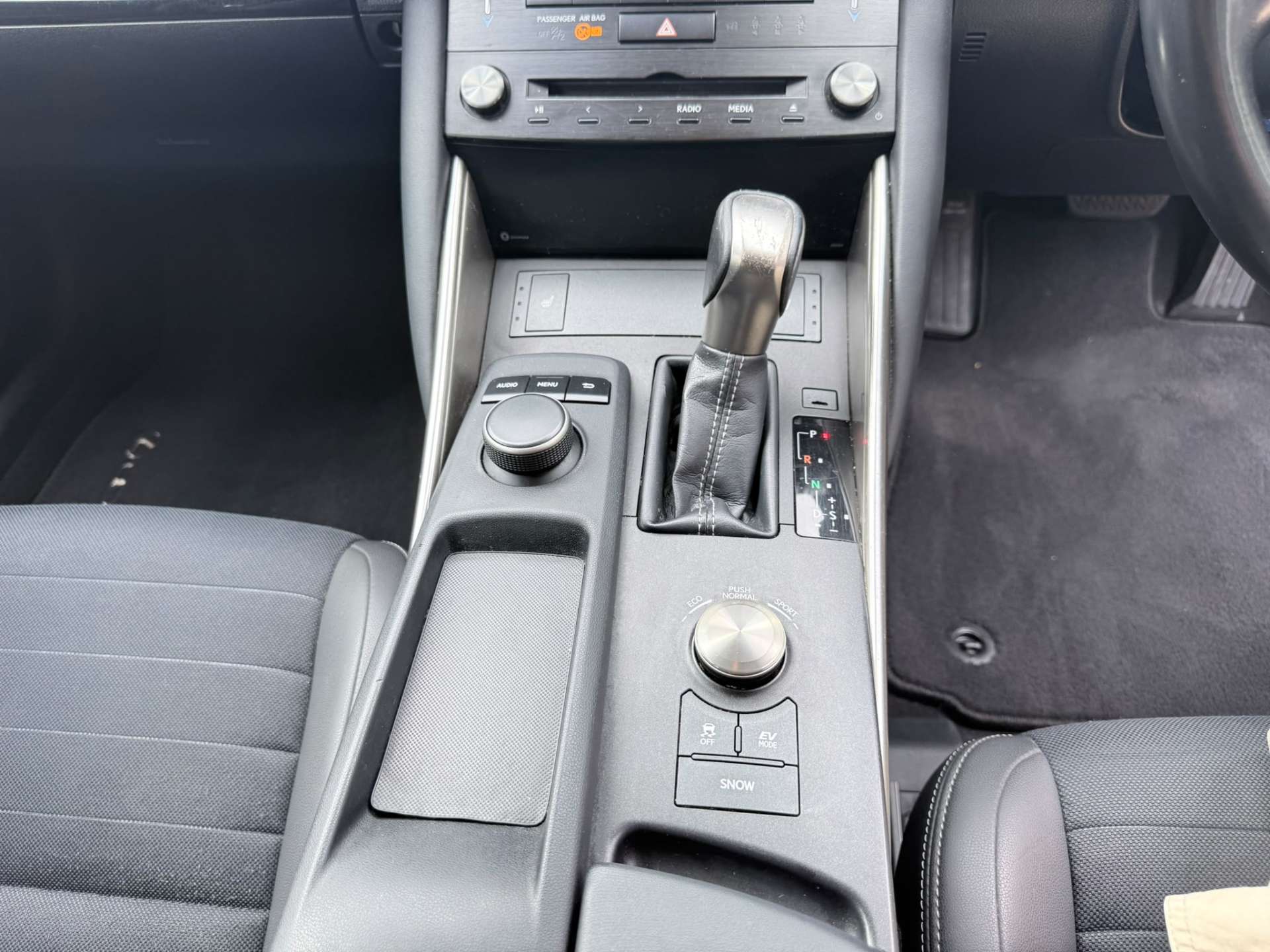 
								Lexus IS 2.5 IS 300h Executive Edition CVT 4dr full									