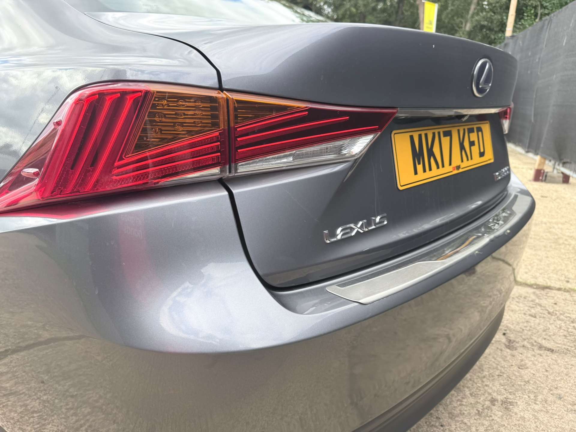 
								Lexus IS 2.5 IS 300h Executive Edition CVT 4dr full									