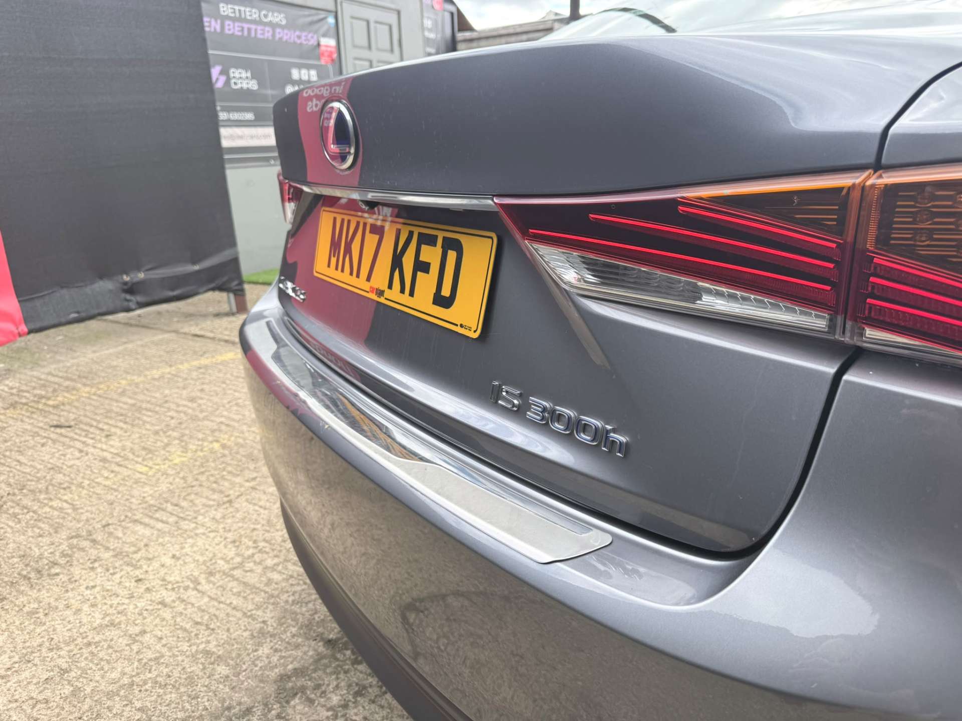 
								Lexus IS 2.5 IS 300h Executive Edition CVT 4dr full									