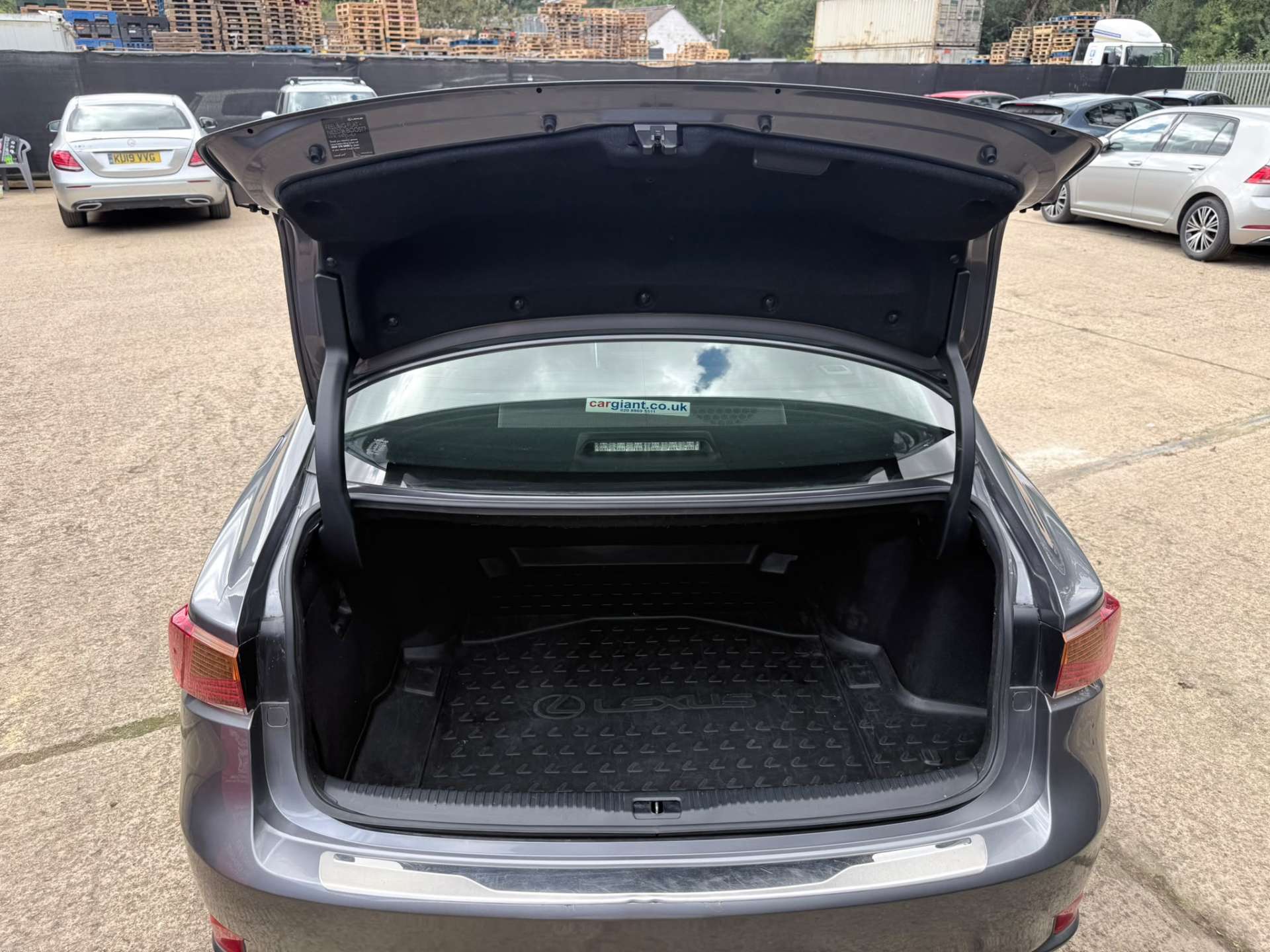 
								Lexus IS 2.5 IS 300h Executive Edition CVT 4dr full									