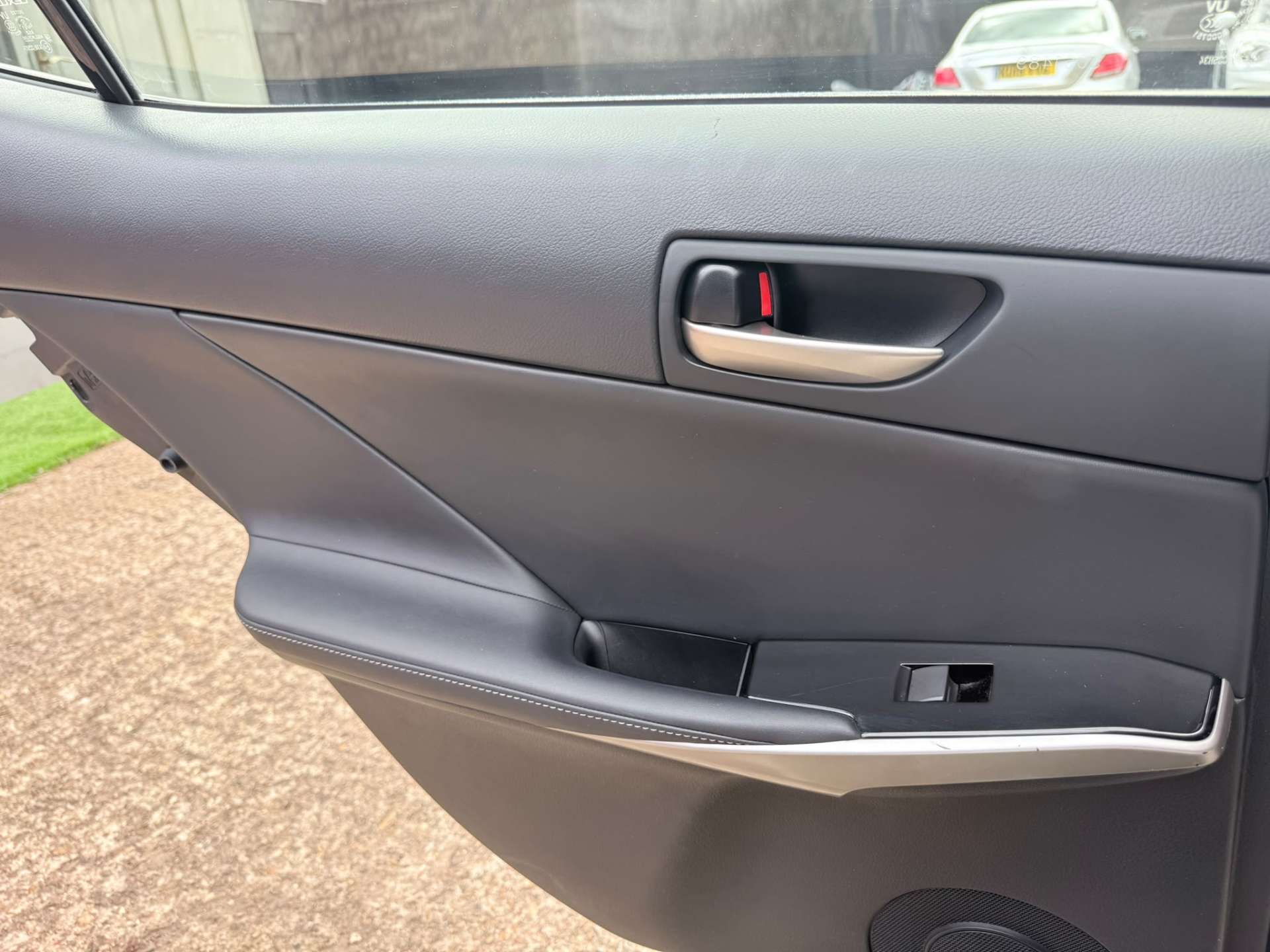 
								Lexus IS 2.5 IS 300h Executive Edition CVT 4dr full									