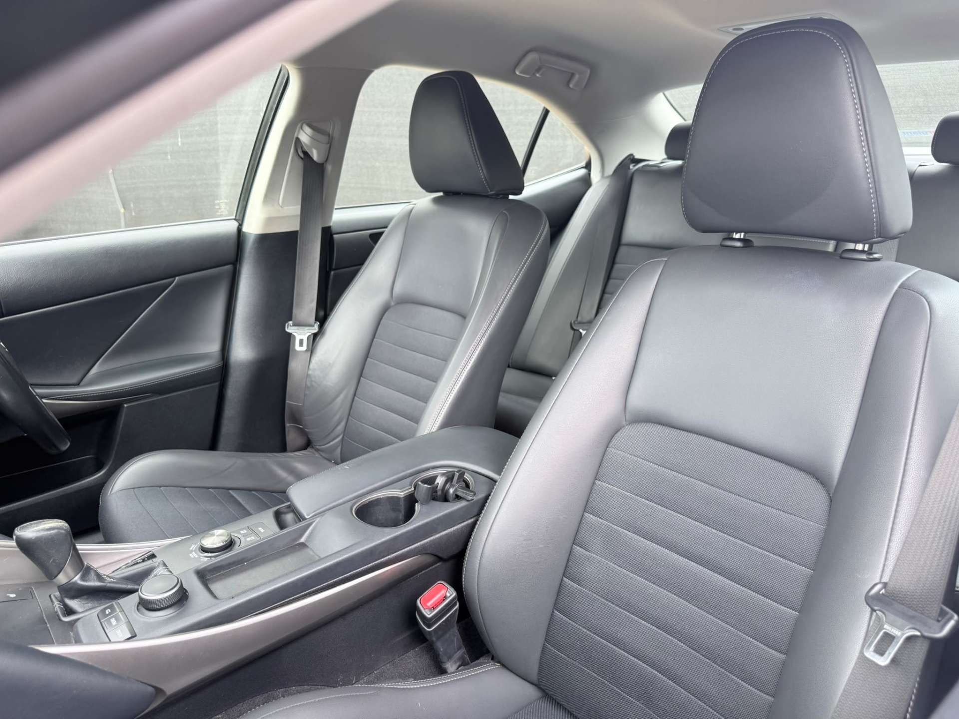 
								Lexus IS 2.5 IS 300h Executive Edition CVT 4dr full									
